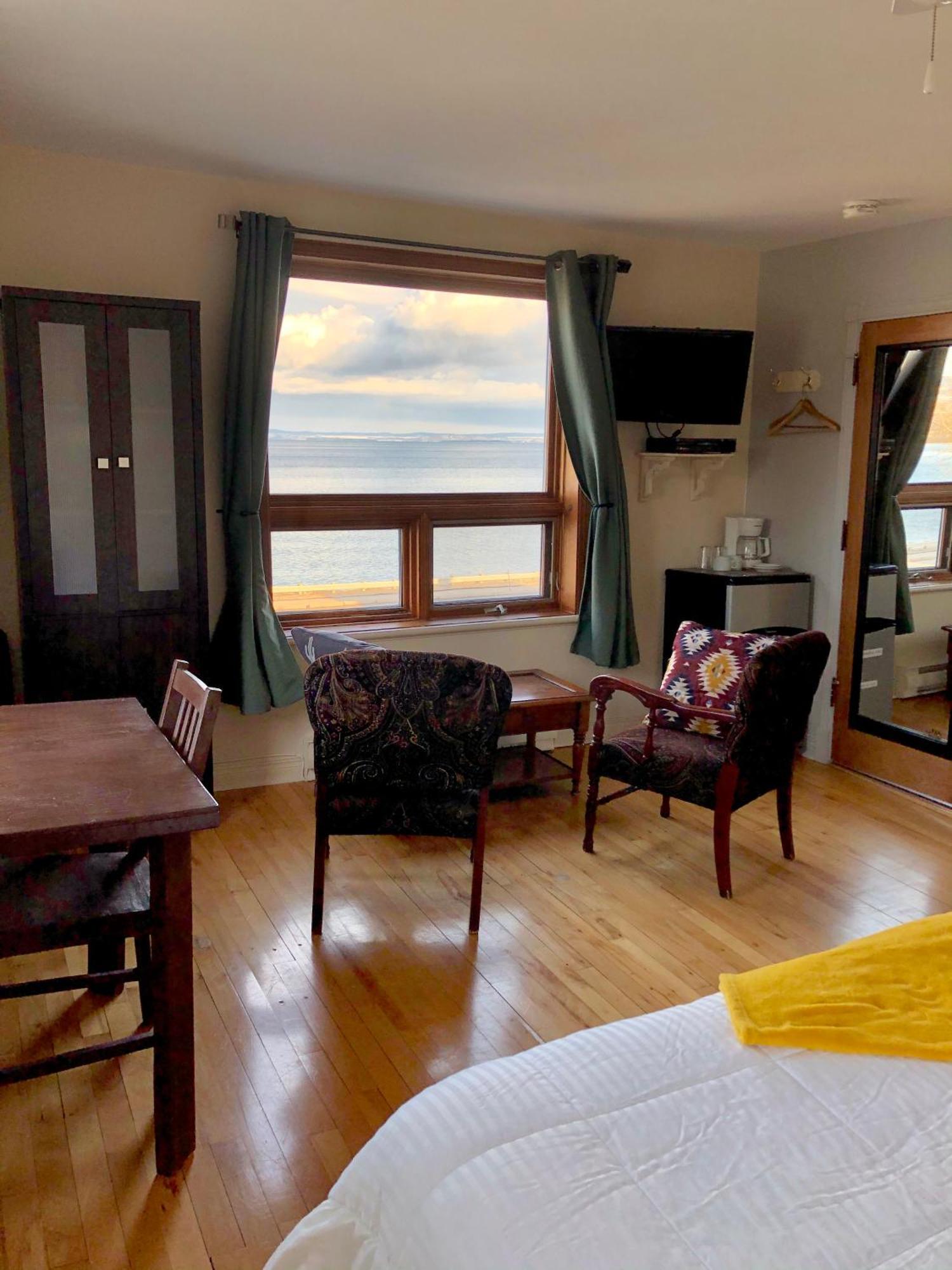 Les Pinsons Des Rives Bed & Breakfast