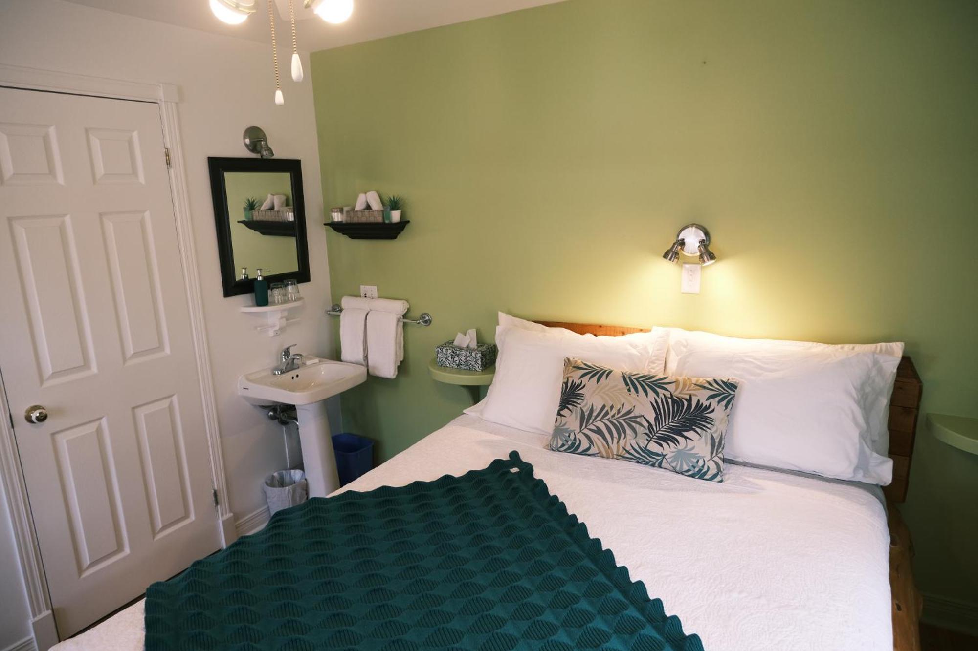 Les Pinsons Des Rives Bed & Breakfast 3*