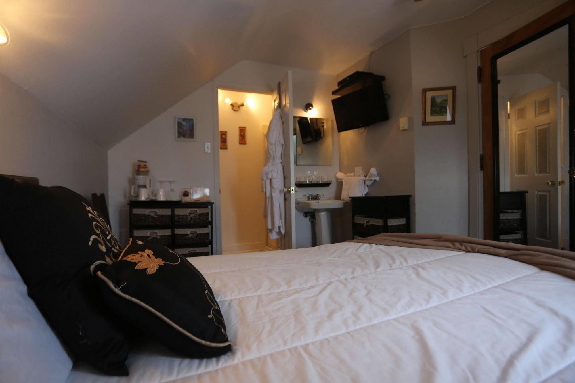 Les Pinsons Des Rives Bed & Breakfast 3*