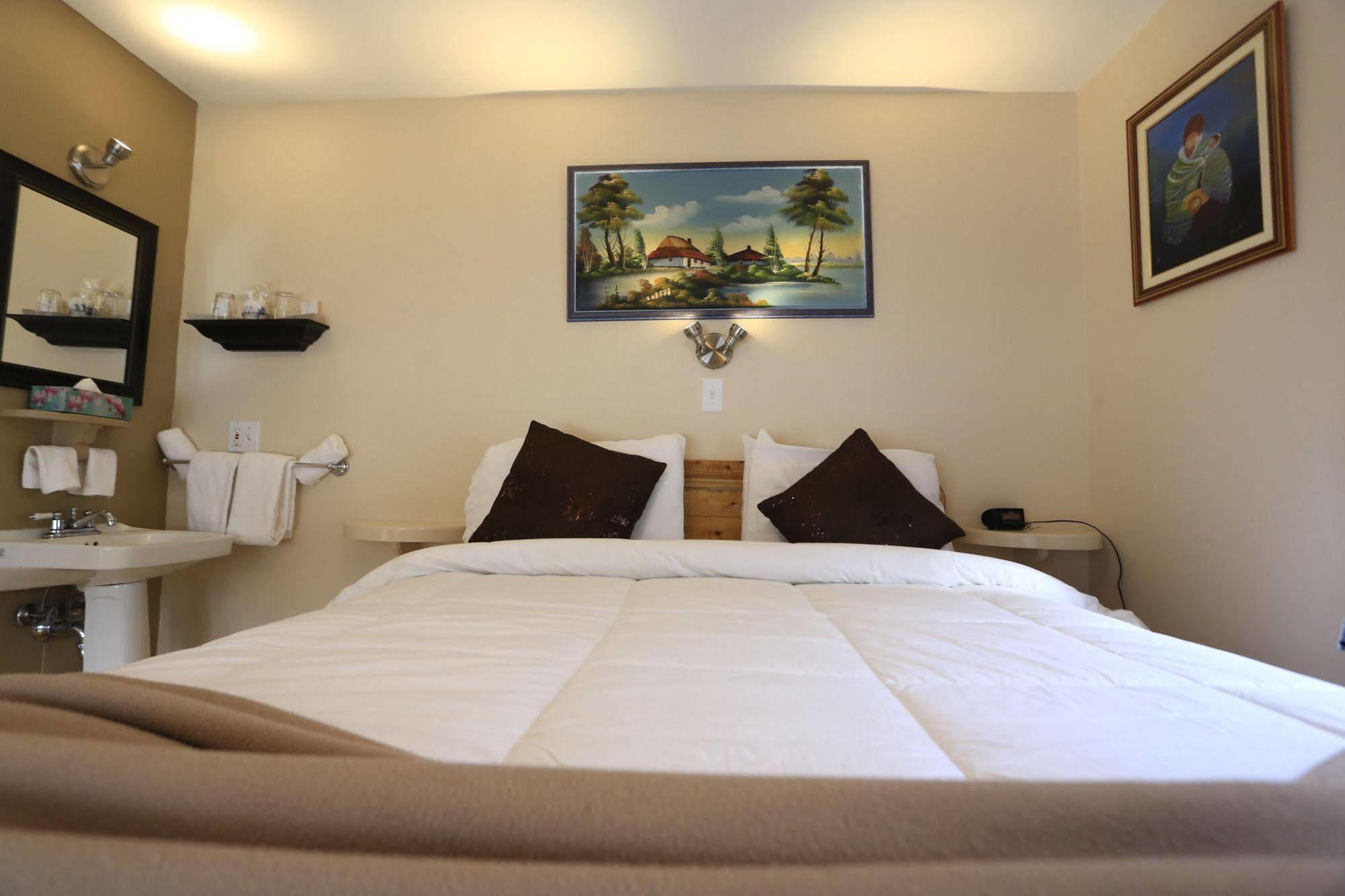 Les Pinsons Des Rives Bed & Breakfast 3*
