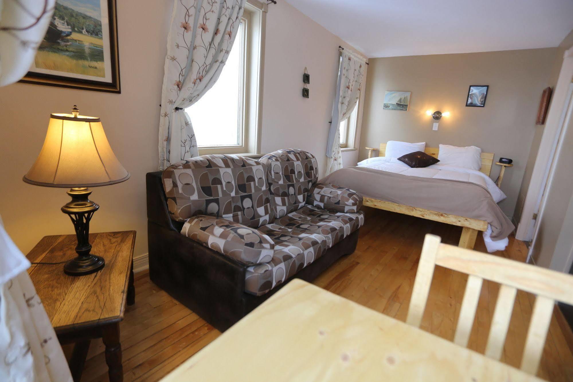 Les Pinsons Des Rives 3*