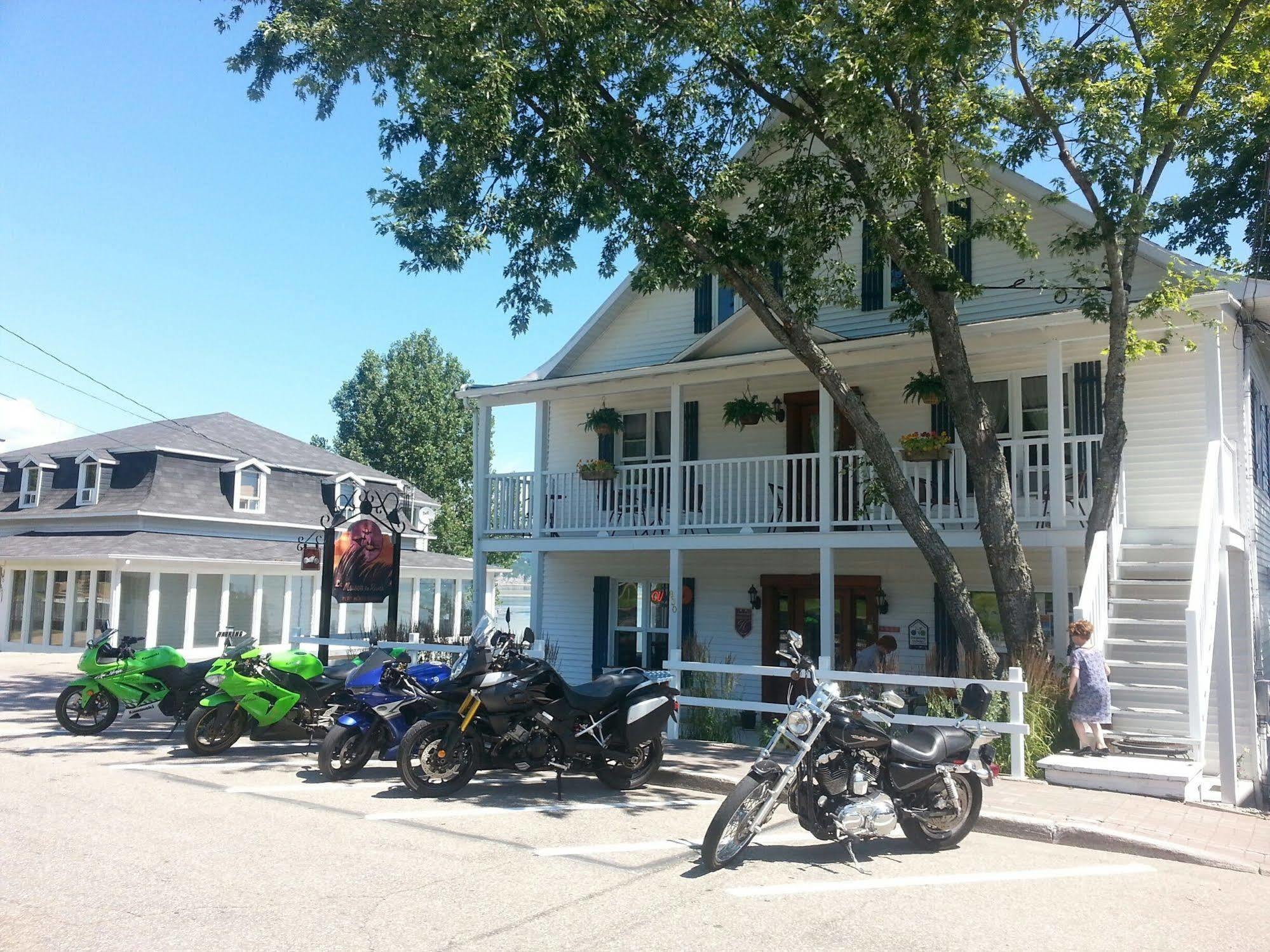 Les Pinsons Des Rives 3*
